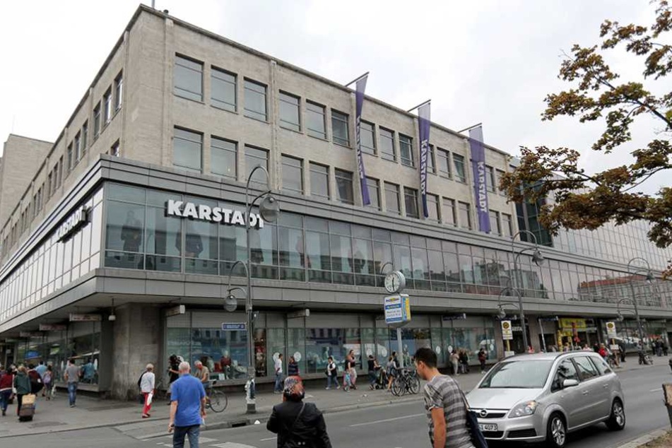 Am Hermannplatz wurde ein 23-Jähriger mit einer Stichverletzung gefunden.