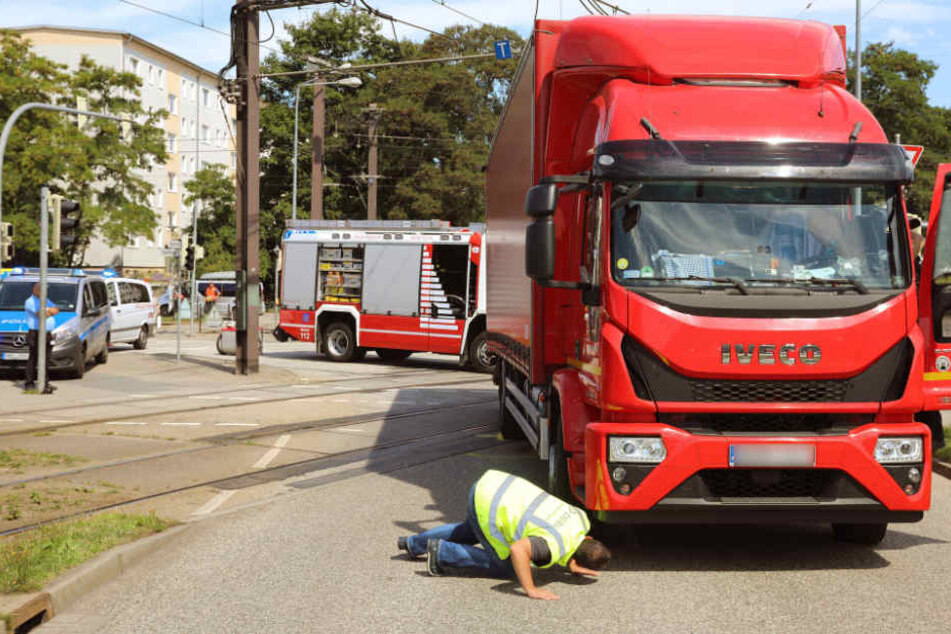 Die Unfallstelle in Rostock wurde stundenlang gesperrt.