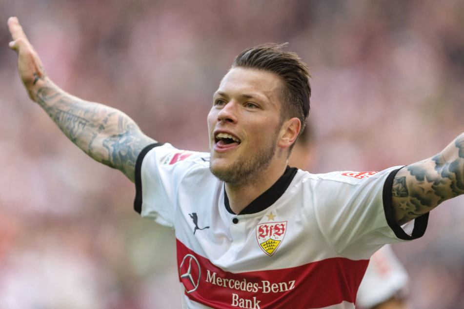 Daniel Ginczek jubelte nach seinem Treffer wie im Videospiel "Fortnite", was HSV-Spieler Gideon Jung nicht schmeckte.