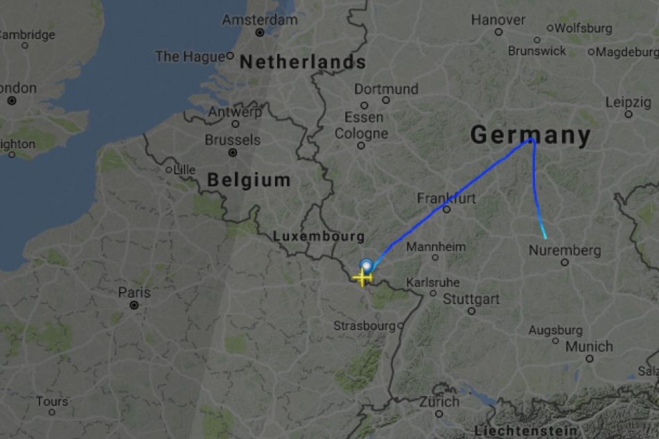 Der Flug AB6479 hätte von Saarbrücken nach Berlin fliegen sollen, doch so weit kam die Maschine nicht