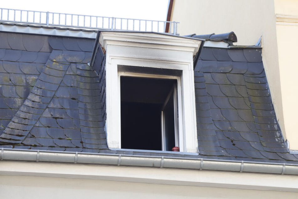 Es drang dicker Qualm aus dem Fenster im 3. Obergeschoss.