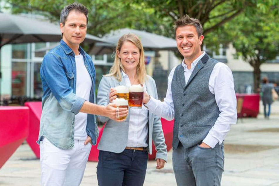 Sven Hertwig (47, exclusiv events, v.l.), Susan Endler (37, CWE) und Gastronom Henrik Bonesky (40) freuen sich auf ein feucht-fröhliches Bier-Fest mit vielen Besuchern.