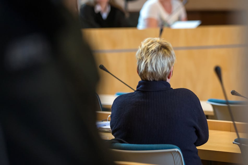 Die Angeklagte beim Prozessauftakt in Erfurt.