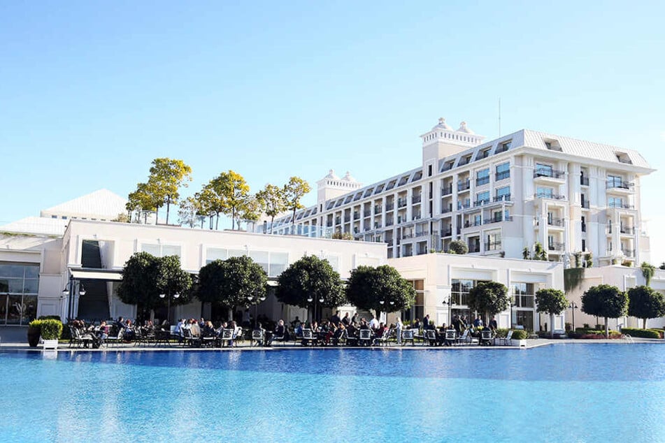 Nur das Allerbeste für die Auer Profis! Im noblen Hotel Titanic Deluxe, einer Fünf-Sterne-Anlage, werden die Kicker in Belek residieren.