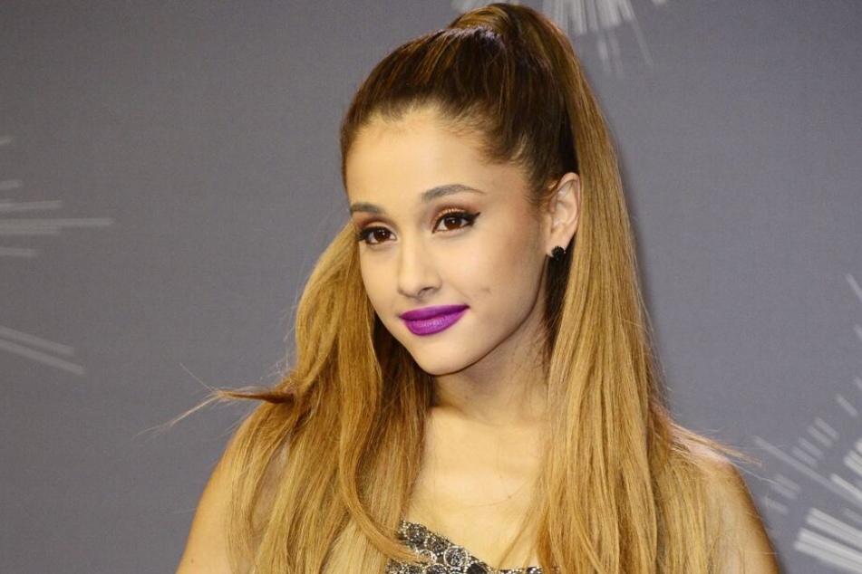 Ariana Grande posiert bei der Verleihung der MTV Video Music Awards im Jahr 2014.