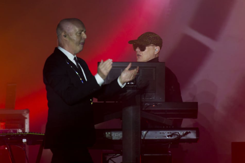 Mit anderthalb Stunden Verspätung kamen sie auf die Bühne: Die Pet Shop Boys in Dresden.