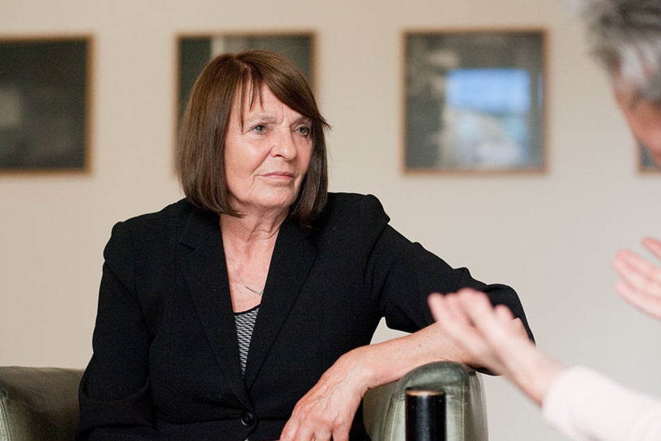 Rückendeckung bekam der Schriftsteller von seiner Kollegin Monika Maron. Das Verhalten des Verlags sei eine "Ungeheuerlichkeit", sagte Maron.