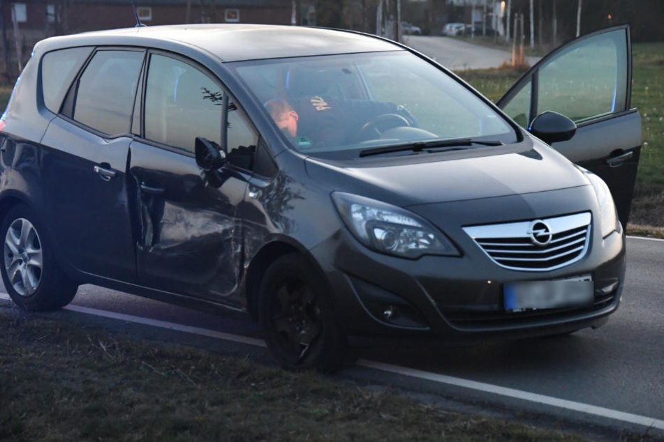 Der SUV krachte in die Beifahrerseite des Opel Meriva.