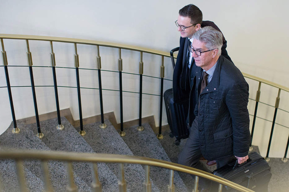 Michael Osterheider (vorne) wurde durch seine Kollegin Nahlah Saimeh ersetzt.