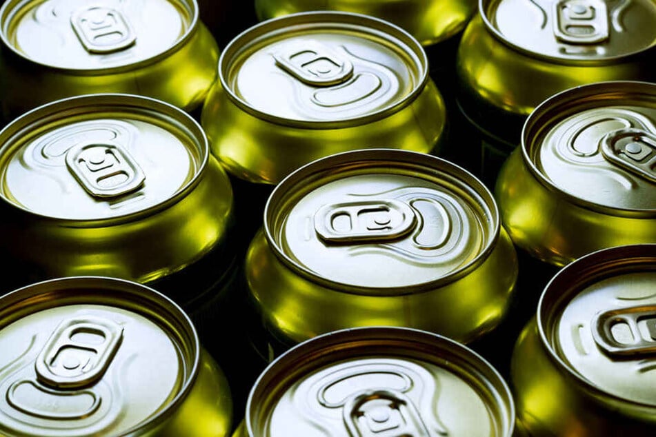 Die Einbrecher stahlen neben einer Palette Bier auch die passende Mahlzeit dazu (Symbolbild).