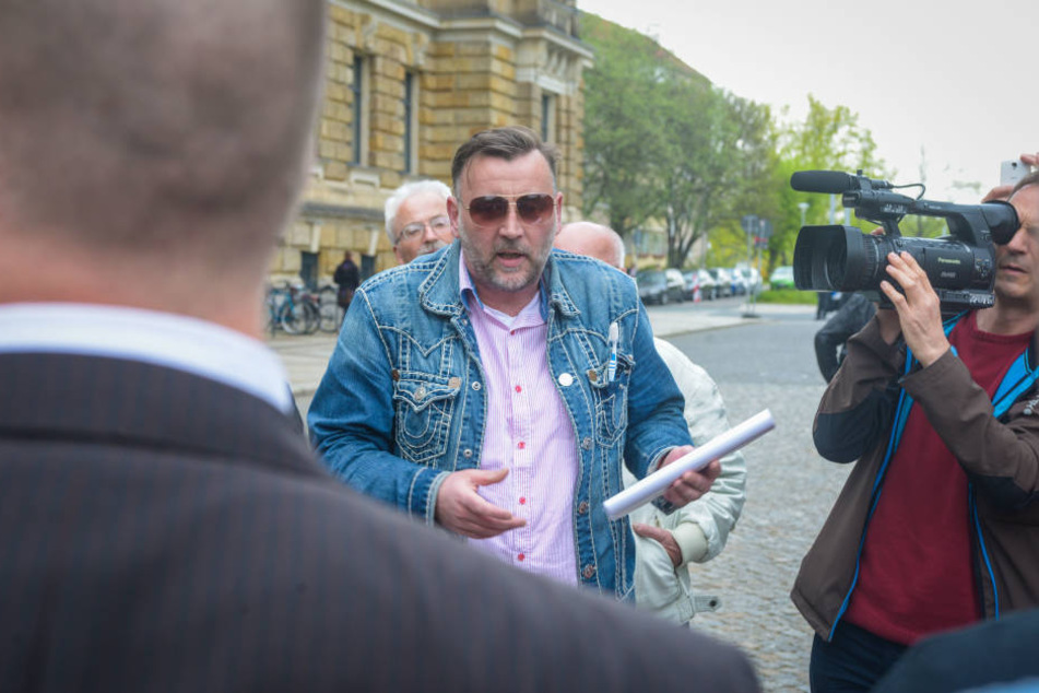 PEGIDA-Chef Bachmann vor dem Gericht in Dresden.