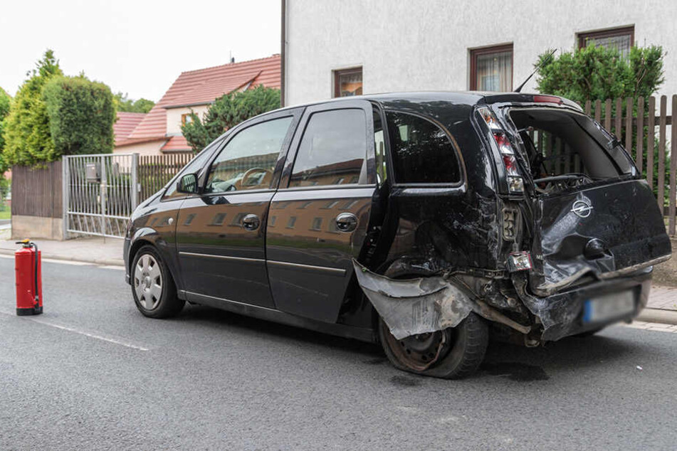 Die Fahrerin des Opel wurde bei dem Unfall verletzt.