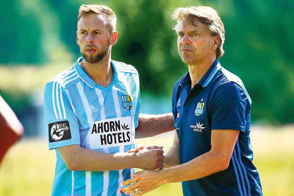 CFC-Coach Horst Steffen (r.) hielt stets zu seinem Kapitän Marc Endres.