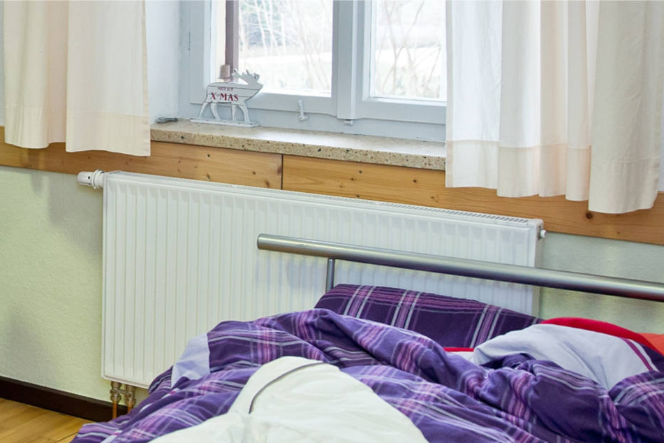 Ein kleines Zimmer im Gemeindehaus bot den Flüchtlingen Schutz (Symbolbild).