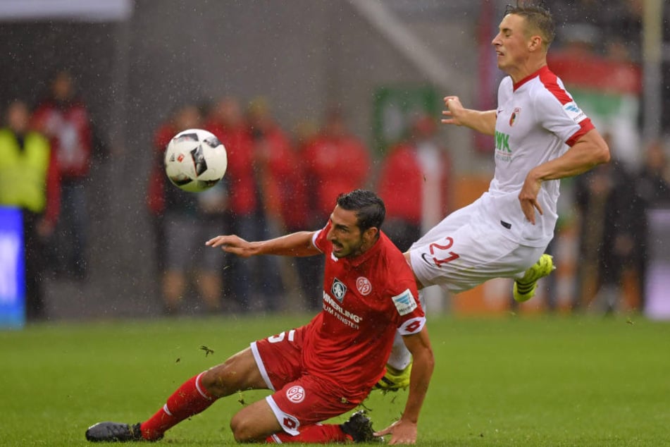 Beim stand von 1:3 kommt der Mainzer José Rodriguez in der 93. Minute angeflogen und grätscht den Augsburger Dominik Kohr brutal um. Der bekam noch in der Kabine Morphium.