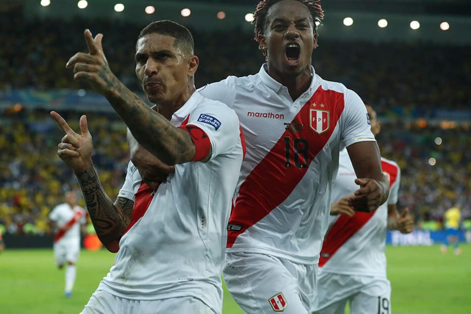 Diese Freude währte nicht allzu lange. Ex-Bundesligakicker Paolo Guerrero bejubelt seinen dritten Turniertreffer zum zwischenzeitlichen 1:1.
