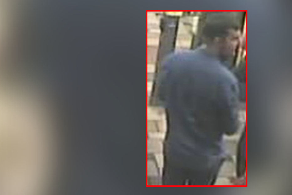 Die Polizei sucht mit diesem Bild nach dem möglichen Täter.
