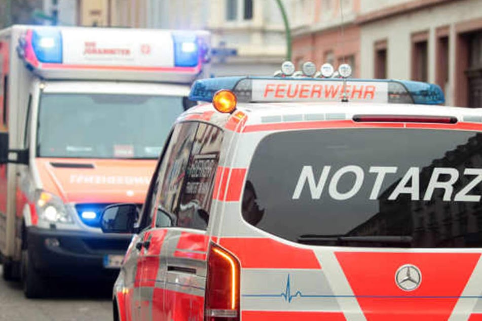 Die Beteiligten mussten ins Krankenhaus gebracht werden. (Symbolbild)
