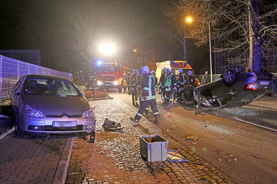 Der Honda hatte einen geparkten Citroen gerammt und sich dann überschlagen.