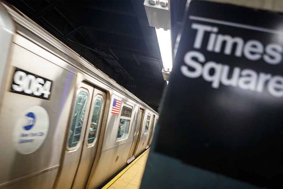 In New York wurde eine Frau vor die U-Bahn gestoßen.