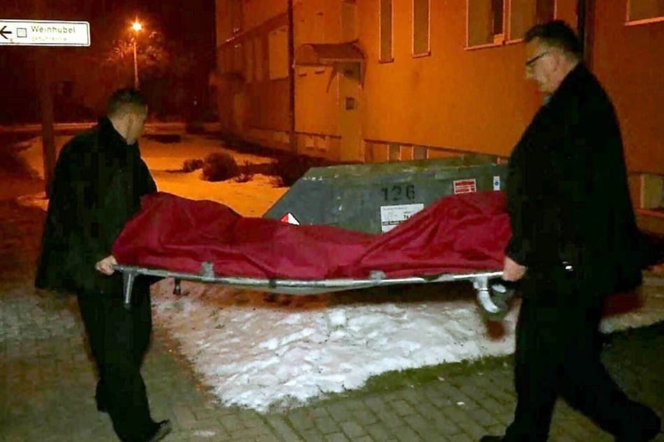 Man hatte die Leiche des 24-Jährigen in einem Mehrfamilienhaus gefunden.