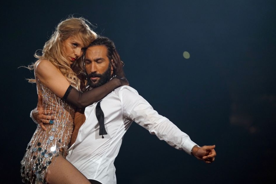 Julia Dietze und Massimo Sinató bei ihrem ersten Cha-Cha-Cha-Tanz.
