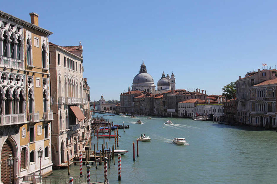 Der Mann und die Frau könnten in einem Kanal bei Venedig abgetrieben sein.