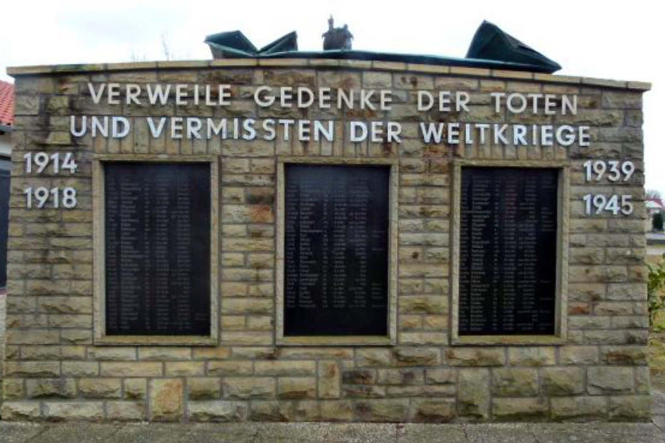Das Dach wurde nur zur Hälfte abgerollt. Ohne ihre Beute flüchteten die Täter.