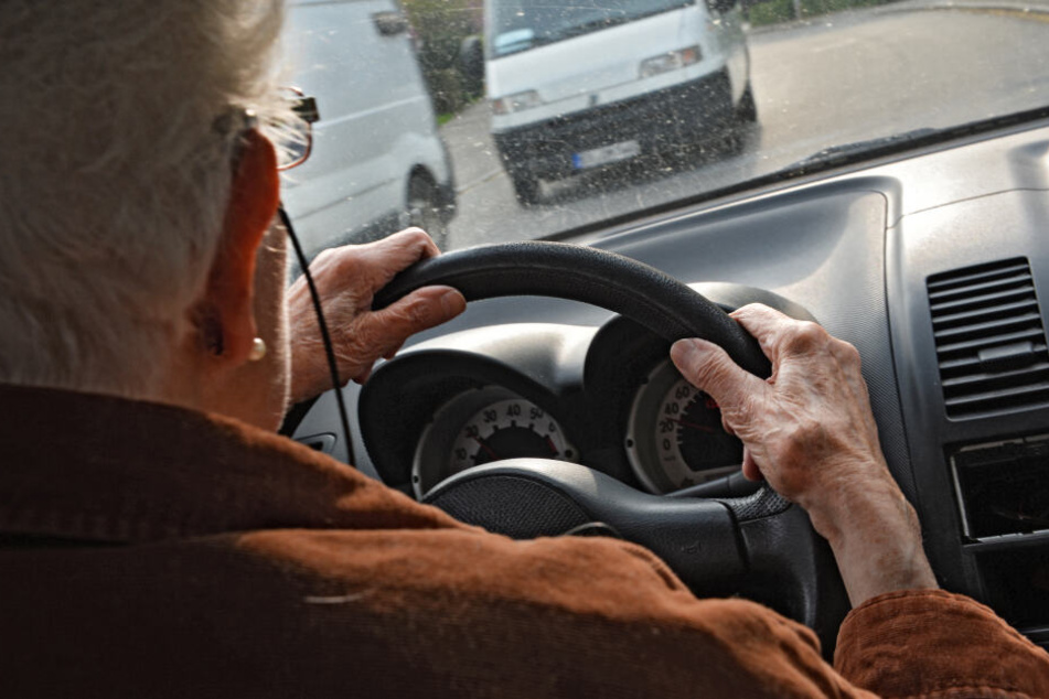 Der Senior hatte zwei Unfälle verursacht. (Symbolbild)