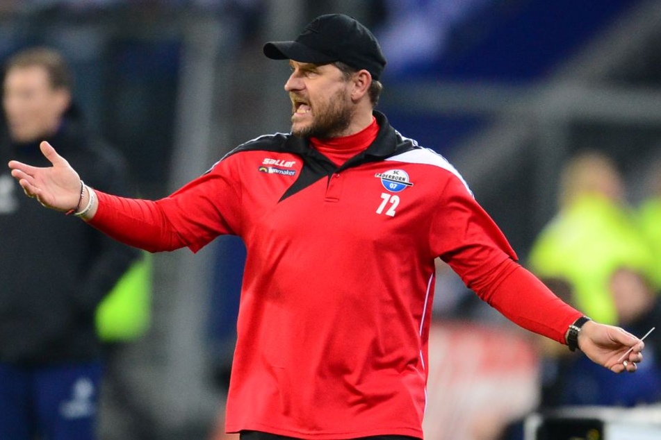SCP-Coach Steffen Baumgart war mit der ersten Halbzeit unzufrieden.