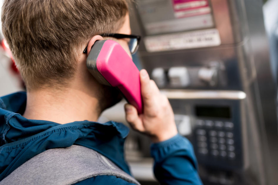 An Telefonzellen, bei denen die Vermittlung der Telekom-Kunden über die Schweizer Firma BBG lief, tauchten die Probleme auf.