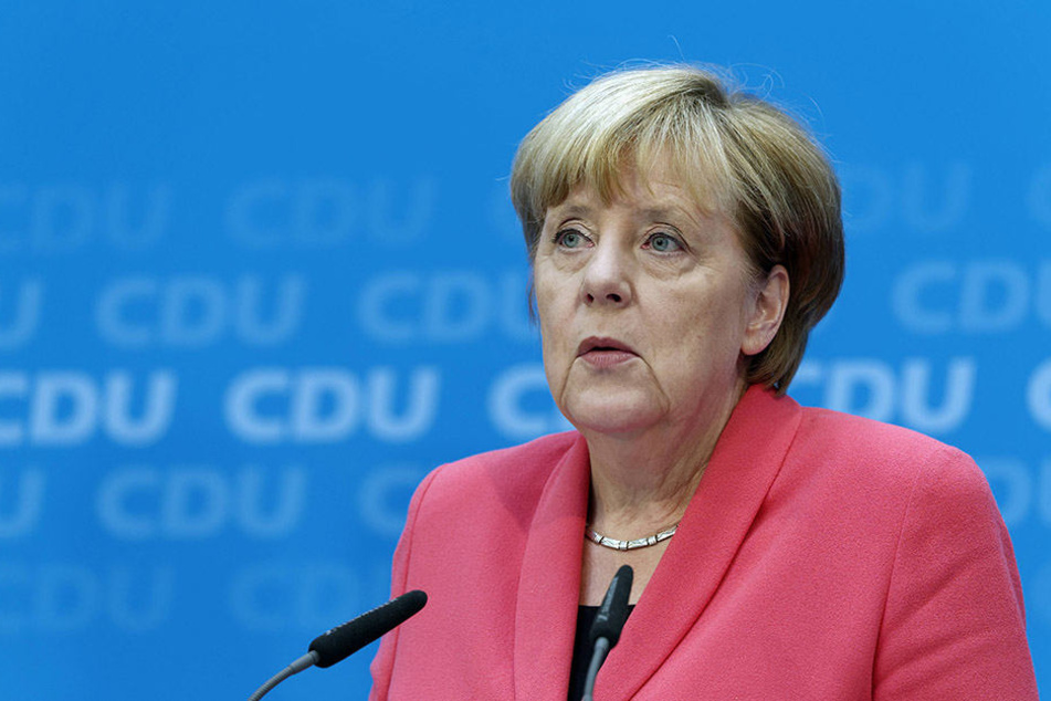Angela Merkel hat für Reil zwar "Eier" bei der Flüchtlingskrise jedoch ins Klo gegriffen.