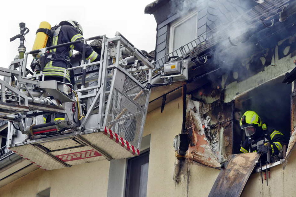 Das Gebäude ist durch das Feuer unbewohnbar.