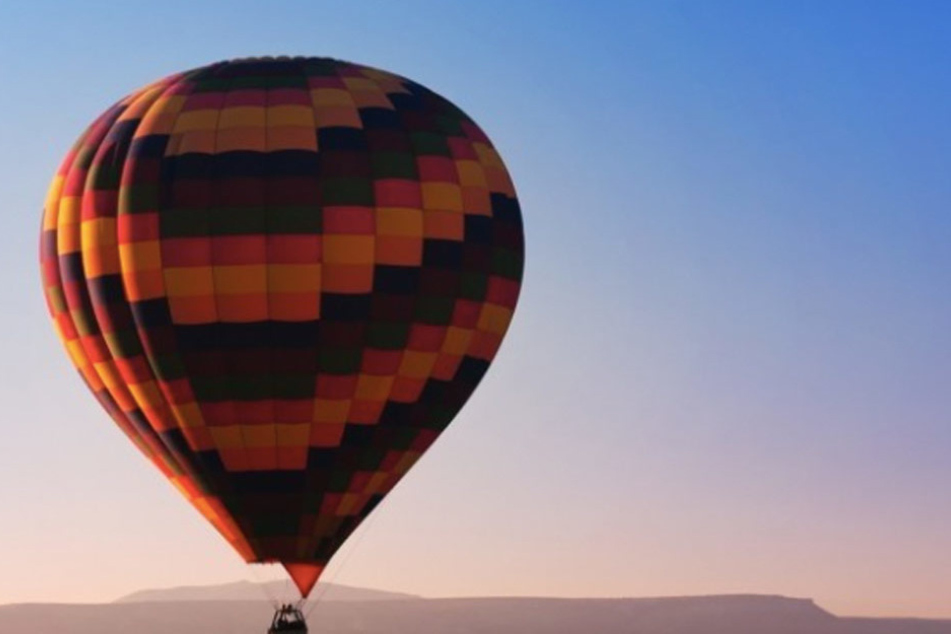 Romantisch und sanft über die Landschaft fahren: Mit einer Ballonfahrt wird das möglich.
