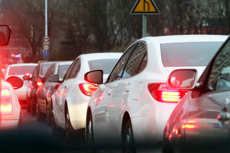 In Halle könnte es am Dienstagabend zu starken Verkehrsbehinderungen kommen.