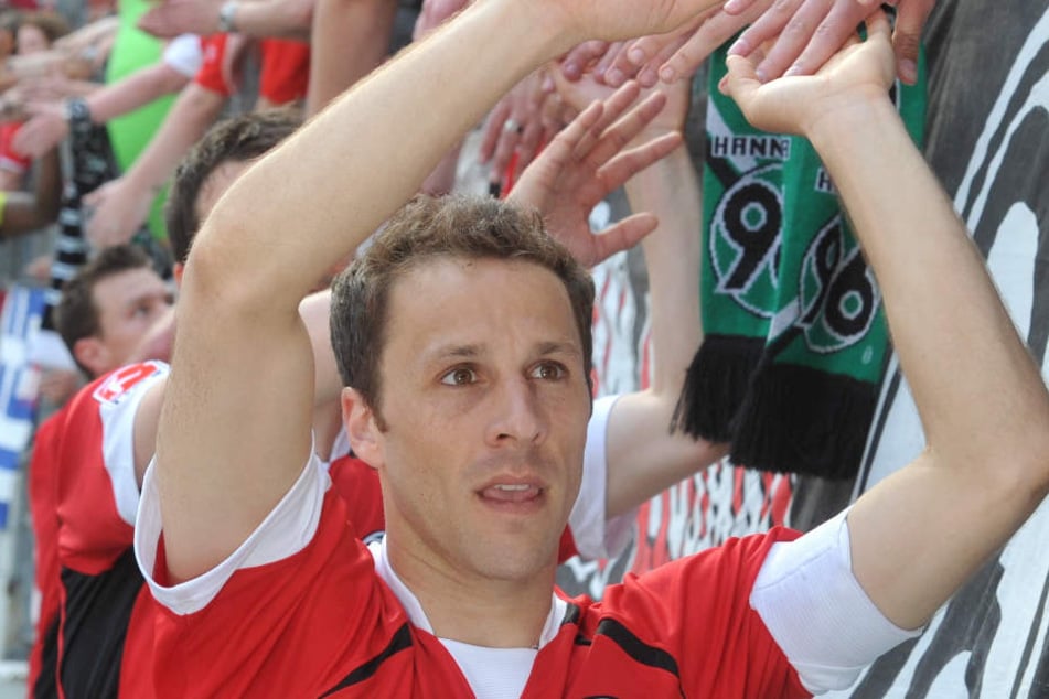 Steven Cherundolo wird neuer Co-Trainer beim VfB. Er hat 15 Jahre lang bei Hannover 96 gespielt. (Archivibild)