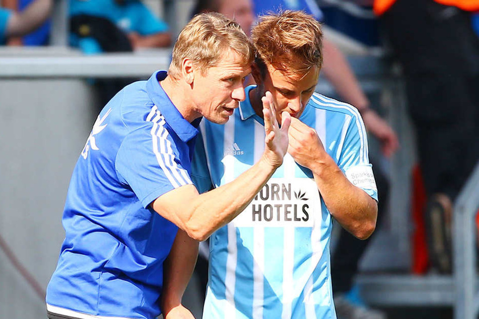Trainer Sven Köhler (l.) setzte zuletzt auf die Erfahrung von Abwehrmann
Fabian Stenzel. Kein Spieler hat mehr
Drittliga-Partien in den Beinen als der 30-Jährige.