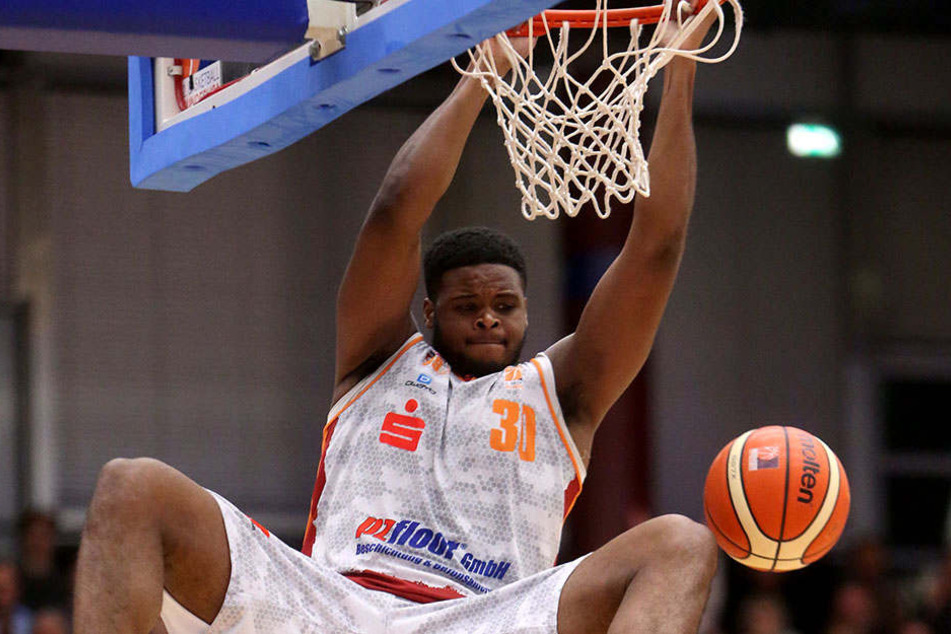 Joe Lawson mit vollem Einsatz zum Punkt.