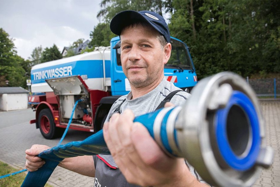 Trinkwasser-Selbstversorger haben durch die Trockenheit Wassermangel. Betroffene könnten sich beim Wasserzweckverband einen Wassertank bestellen.