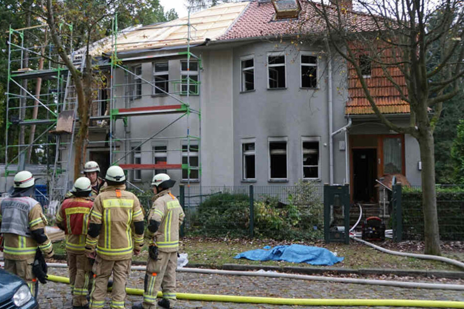 Dieses Einfamilienhaus in Lichtenrade stand am Mittwoch in Flammen.