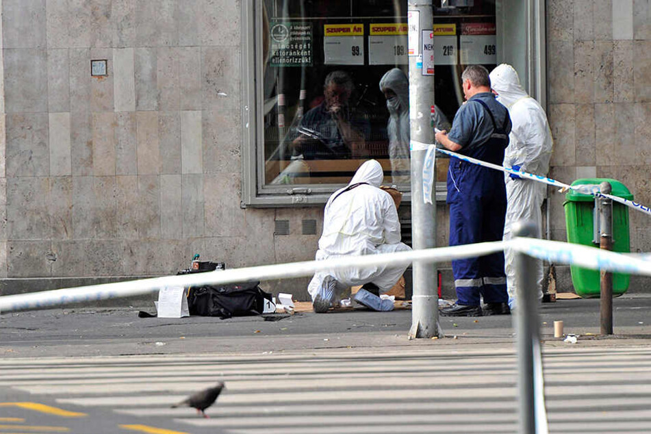 Bei einer Explosion in der Nacht zu Sonntag im Zentrum Budapests wurden zwei Polizisten verletzt.