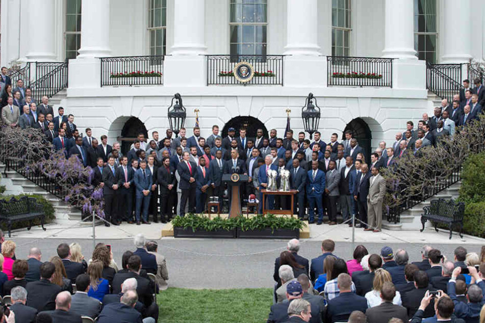 Zum Vergleich: Beim Empfang durch Barack Obama waren auch die Treppen gut gefüllt.