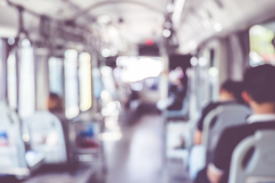 Der Bus mit den Schulkindern ist am Morgen verunglückt. (Symbolbild)
