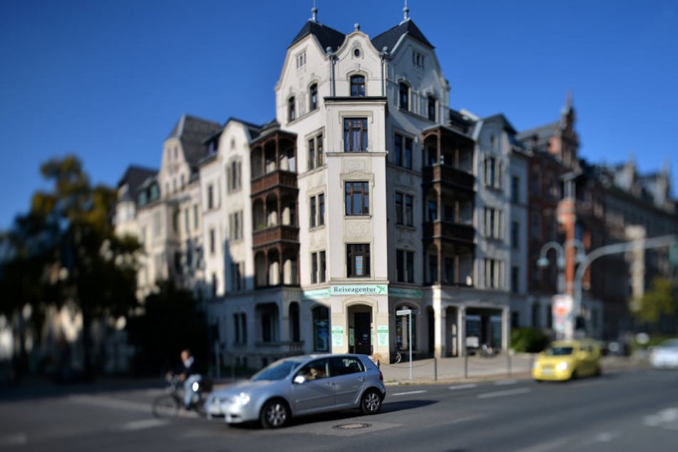 An der Kreuzung Weststraße / Barbarossastraße wurde ein Mädchen von einem PKW erfasst.