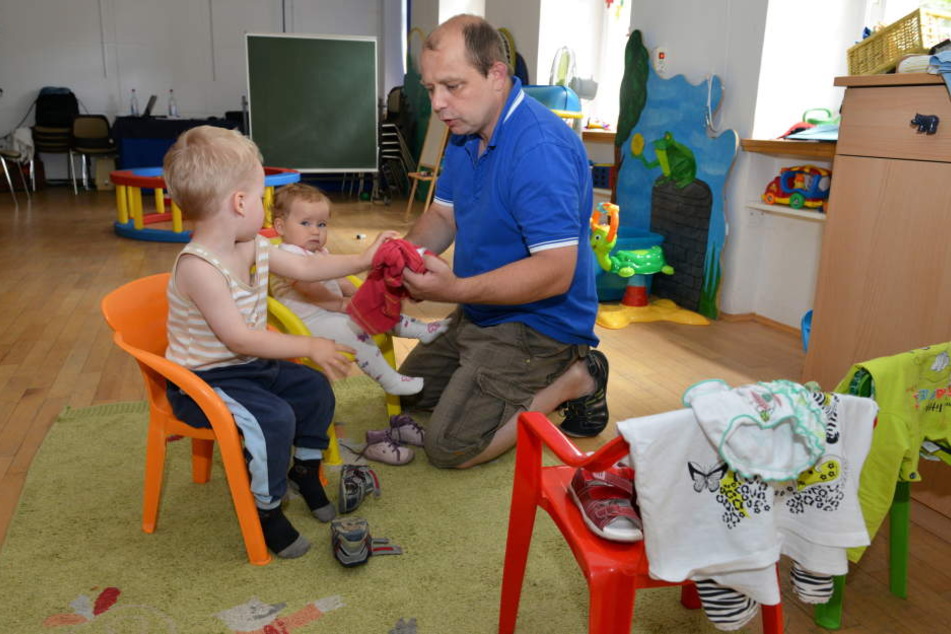 Tagespapa Michael Schreinert (47) soll noch in diesem Jahr 15 neue Kollegen
bekommen.