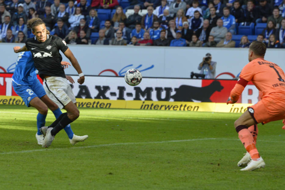 In der 73. Minute traf Yussuf Poulsen laut eigenen Aussagen halb mit dem Oberschenkel, halb mit den Eiern zum 2:0.