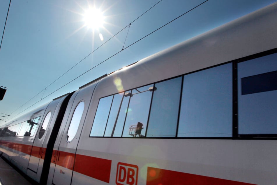 Hitze und Unwetter legten im Juni den Bahnverkehr flach. (Symbolbild)