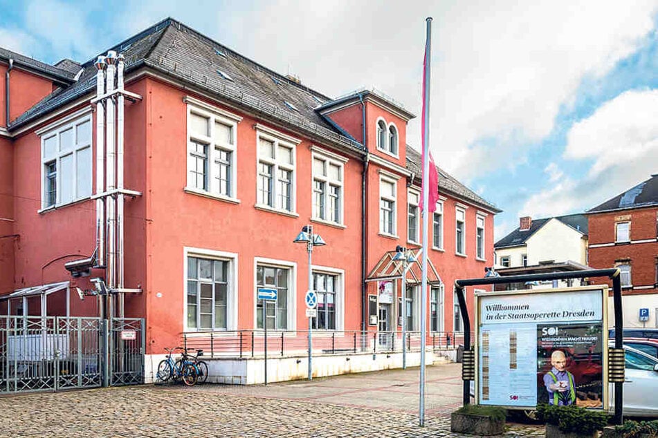 Längst leergezogen: Möglicherweise wird aus der Staatsoperette in Leuben eine Schule.