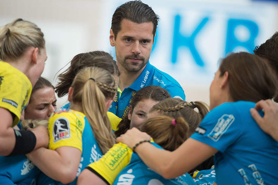 Trainer Norman Rentsch mit seinem Team.