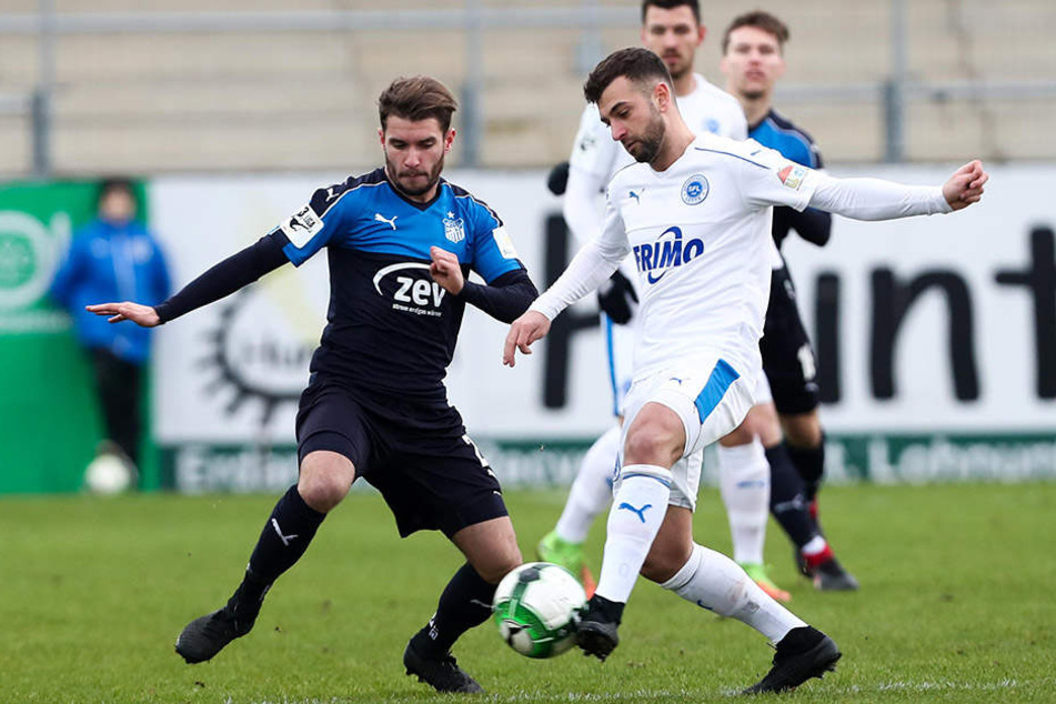 Daniel Gremsl bekommt von Kevin Pires-Rodriguez eine "Schürze" geschoben.